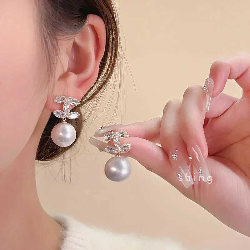 Tweed Style Double C Pearl Earrings Womens Light Luxury High-End Feel Unique Earrings luxury 2025 New Arrival Autumn/Winter Ear Decora W251124