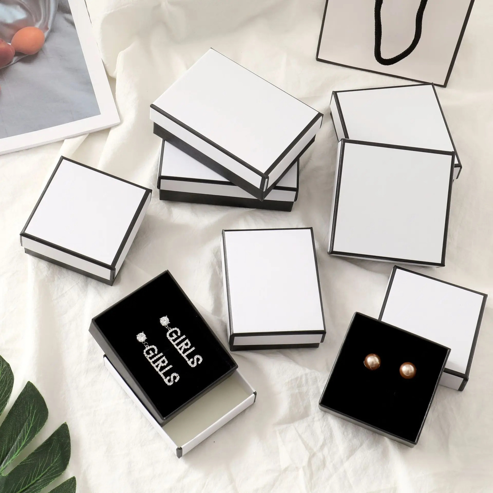 12pack White Black Cardboard Jewelry Box Earings Rings Necklace Storage Boxes 7x9x3cm Kraft Paper Travel Wedding Gift Dust Case 250424