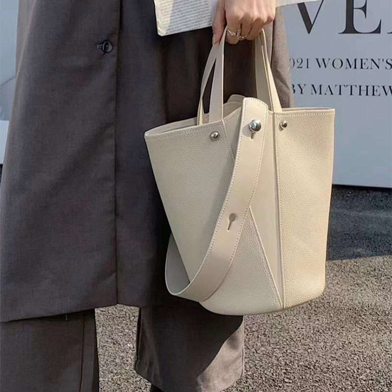 White Bucket Small Bag For Women New High End Niche Design Texture Crossbody Handbag Mini Commuting To Work