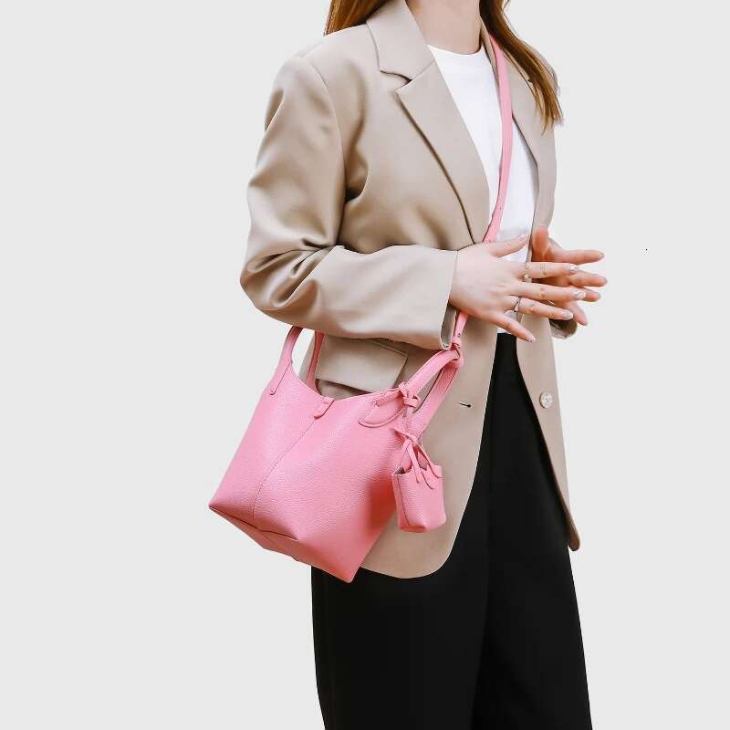 Designer Bag 2025 Fashion Women Casual Bucket Shoulder Bag Large Capacity And Adjustable Strap Daily Use Crossbody Tote Handbags Purse Luxury Bag