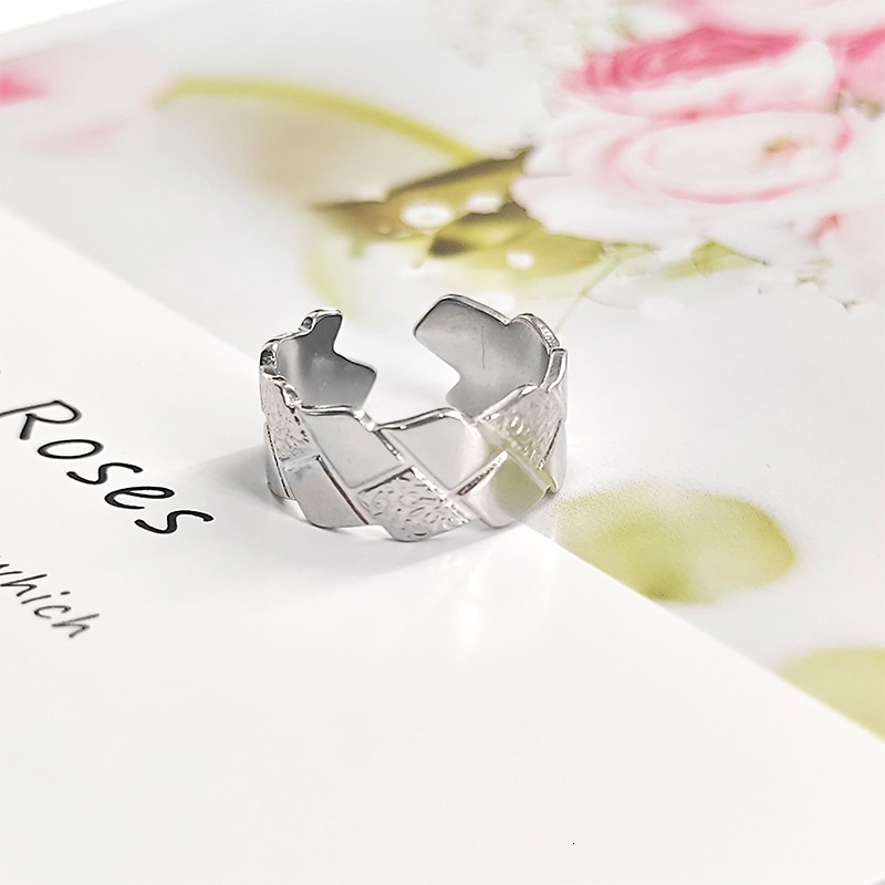Fashionable geometric diamond stainless ring, niche design, genuine gold electroplating, internet famous temperament, titanium steel ring