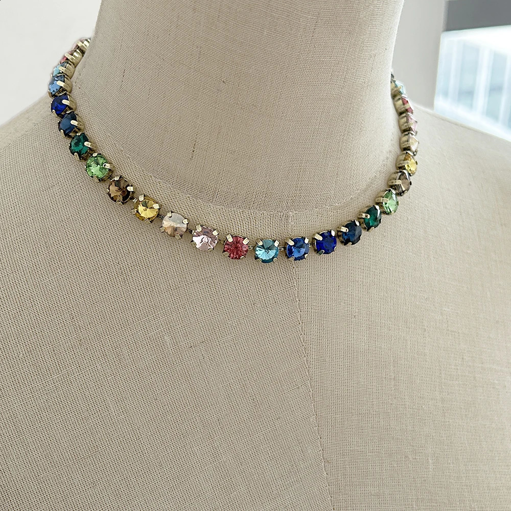 Exquisite geometric dyed small glass crystal necklace fashionable punk crystal necklace party jewelry 250420
