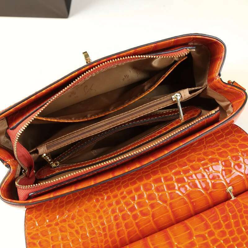 Genuine Leather Women's 2023 New Fashion Ladies Small Crossbody All-Match Elegant Mom Handbag Snake Pattern Shoulder Bag