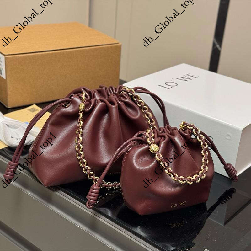 Detail designer Fashionable luxury lowetank Designer handbag Black Leather Drawstring Bags with Gold Tone Chain Straps, Showcasing quality luxury lowev Bag 3ff