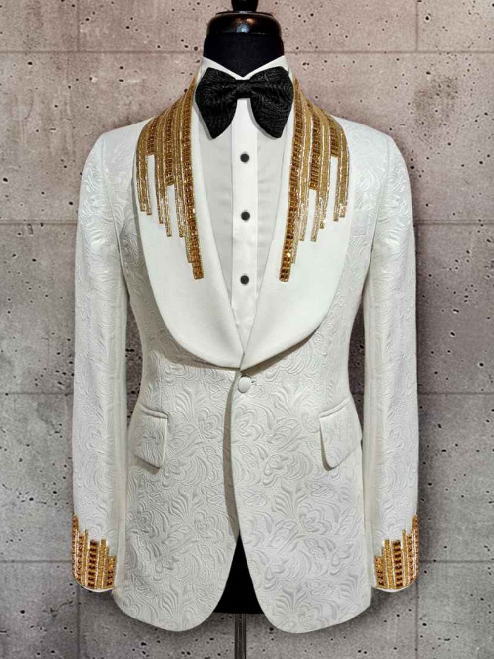 Trim Fit White Wedding Tuxedos 1 Piece Set Jacket Golden Beaded Men Suit Shawl Lapel Customized Groom Wear Party Suits