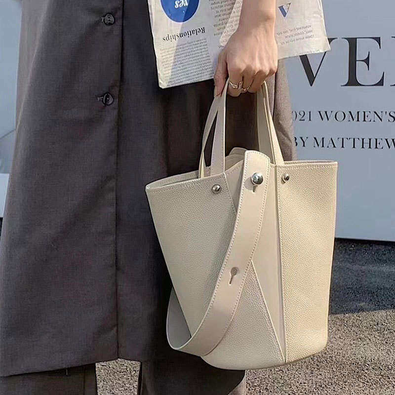 White Bucket Small Bag For Women New High End Niche Design Texture Crossbody Handbag Mini Commuting To Work