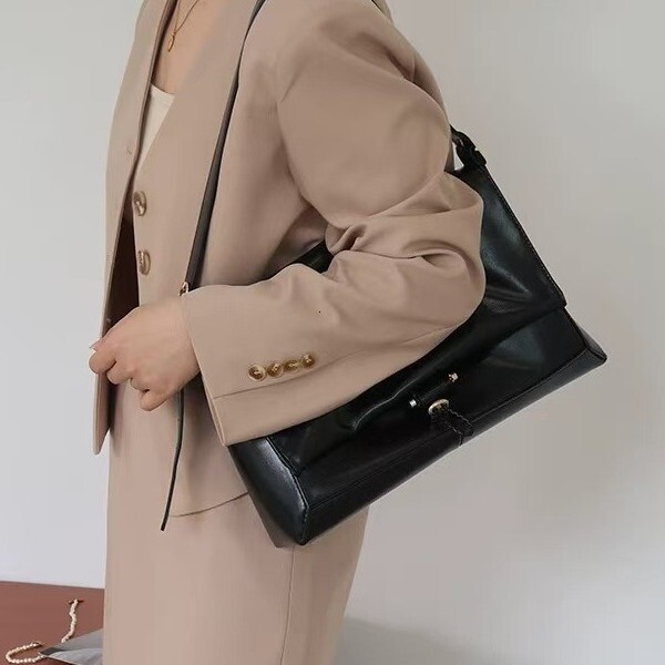 Korean Version Of Niche Casual Underarm Bag New Soft Leather Fashionable Shoulder Bag High Texture Large Capacity Black Designer Handbag
