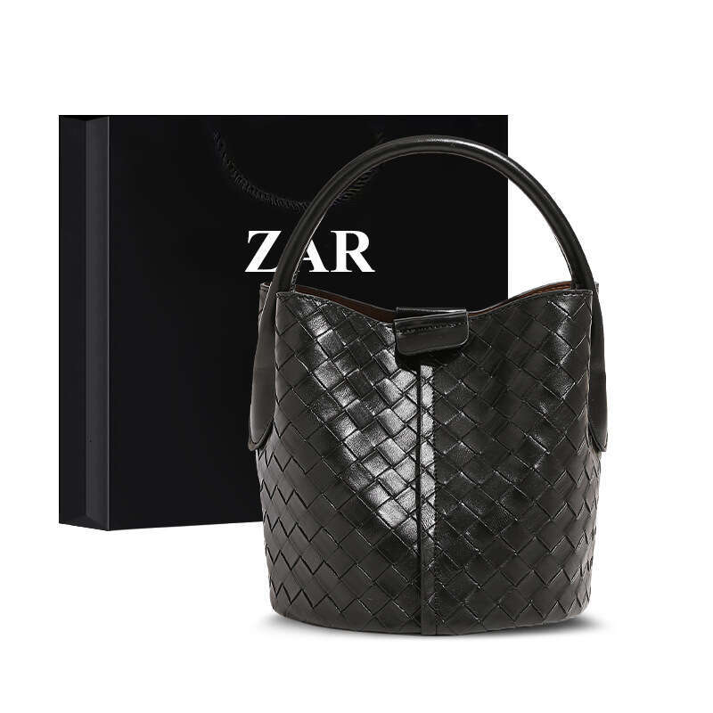 Hong Kong Fashion Knitted Bucket Bag For Women New High End Niche Handbag Versatile Crossbody Bag