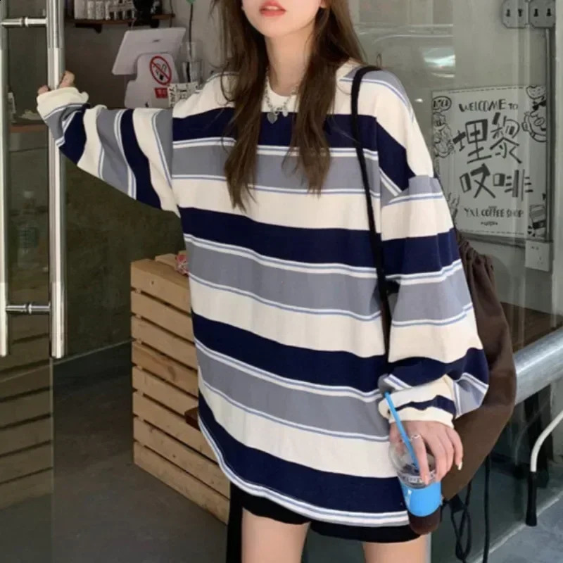 Womens autumn T-shirt striped top sports shirt Korean fashion long sleeved T-shirt splicing loose couple super large hooded shirt 250422