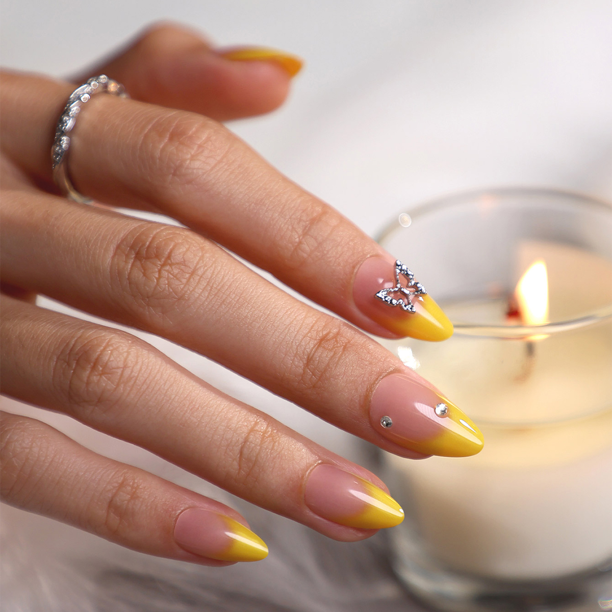24 pieces of short press-on nails, yellow gradient with three-dimensional butterfly diamonds, fully covering almond nails, suitable as a gift for girl