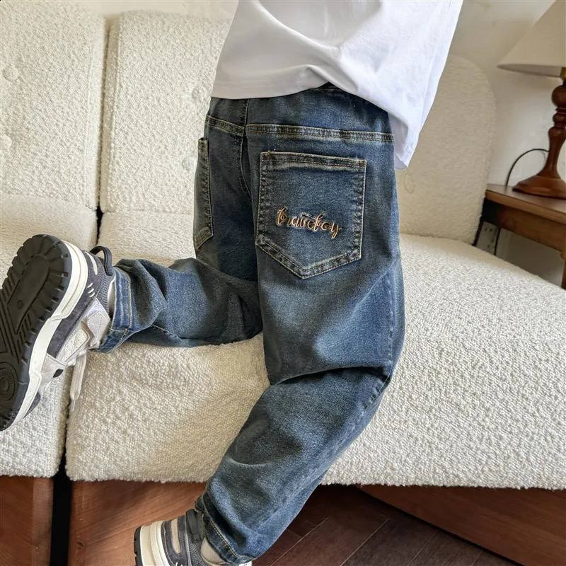 2024 Mens Jeans Childrens Light Blue Spring and Autumn Big Kids Back Waist Fashion Pants Bottom 250414z