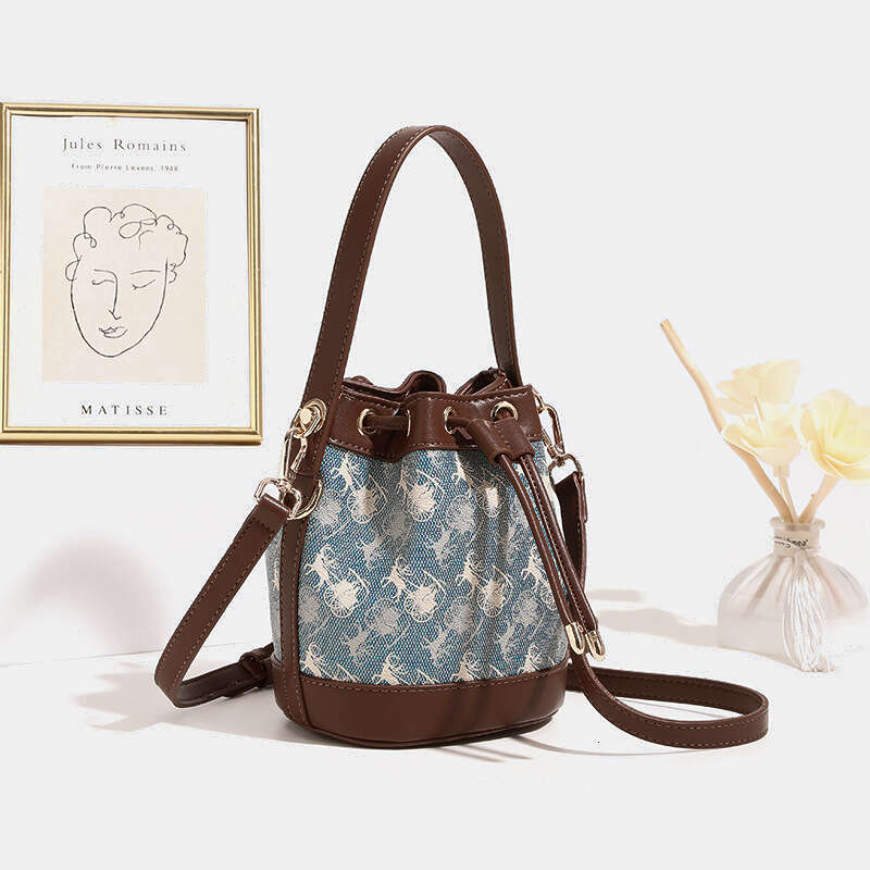 Hong Kong Bucket For Women New Fashionable Single Shoulder Crossbody Bag Commuter Versatile Handbag