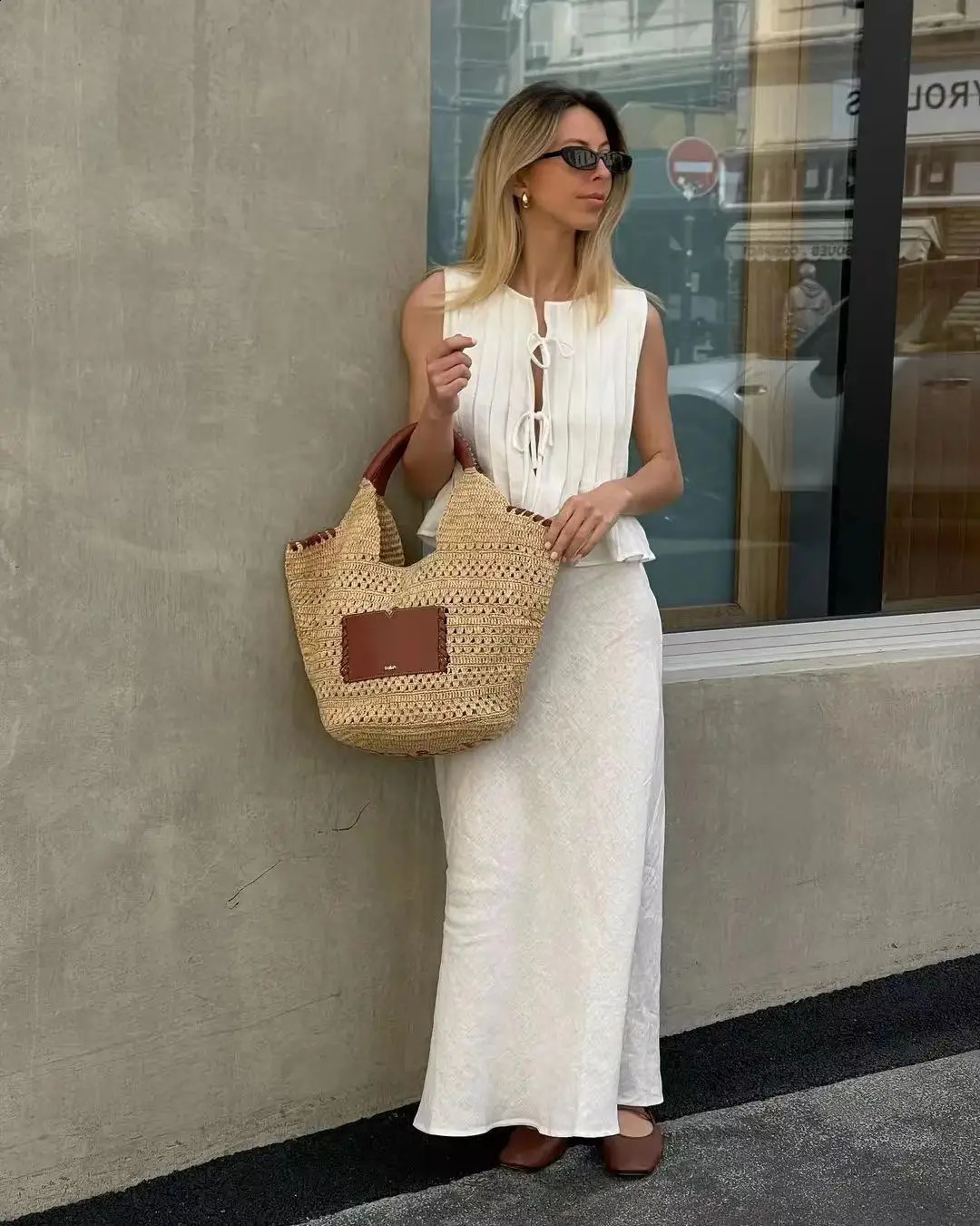 Elegant solid two-piece set fashionable womens O-neck lace sleeveless vest long set casual pleated streetwear 250423