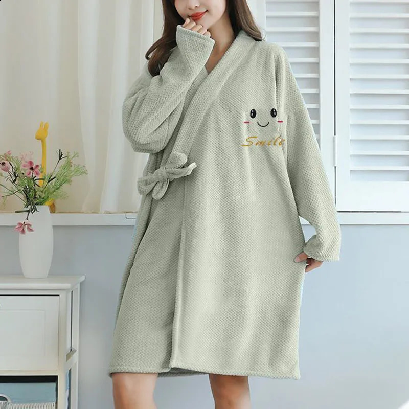 Beachwear womens shower towels adult student clothing can wrap warm young girls in autumn and winter 250422