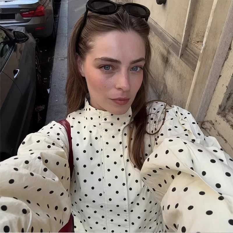 Autumn Fashion Polka Dot Print Jacket Coat Womens Stand Collar Long Sleeved Loose Coat Short Casual Female Jackets J2511241