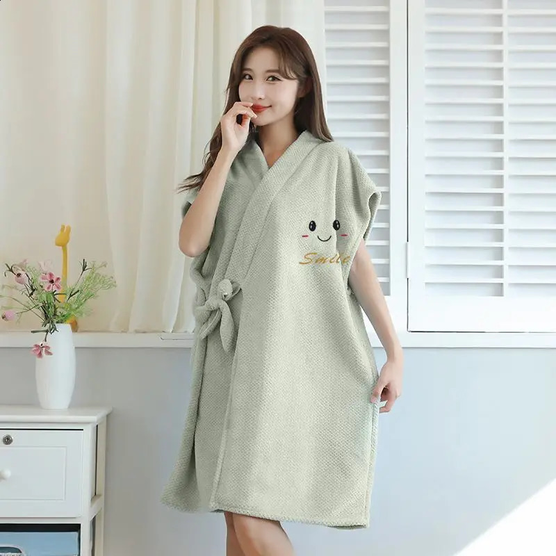 Beachwear womens shower towels adult student clothing can wrap warm young girls in autumn and winter 250422