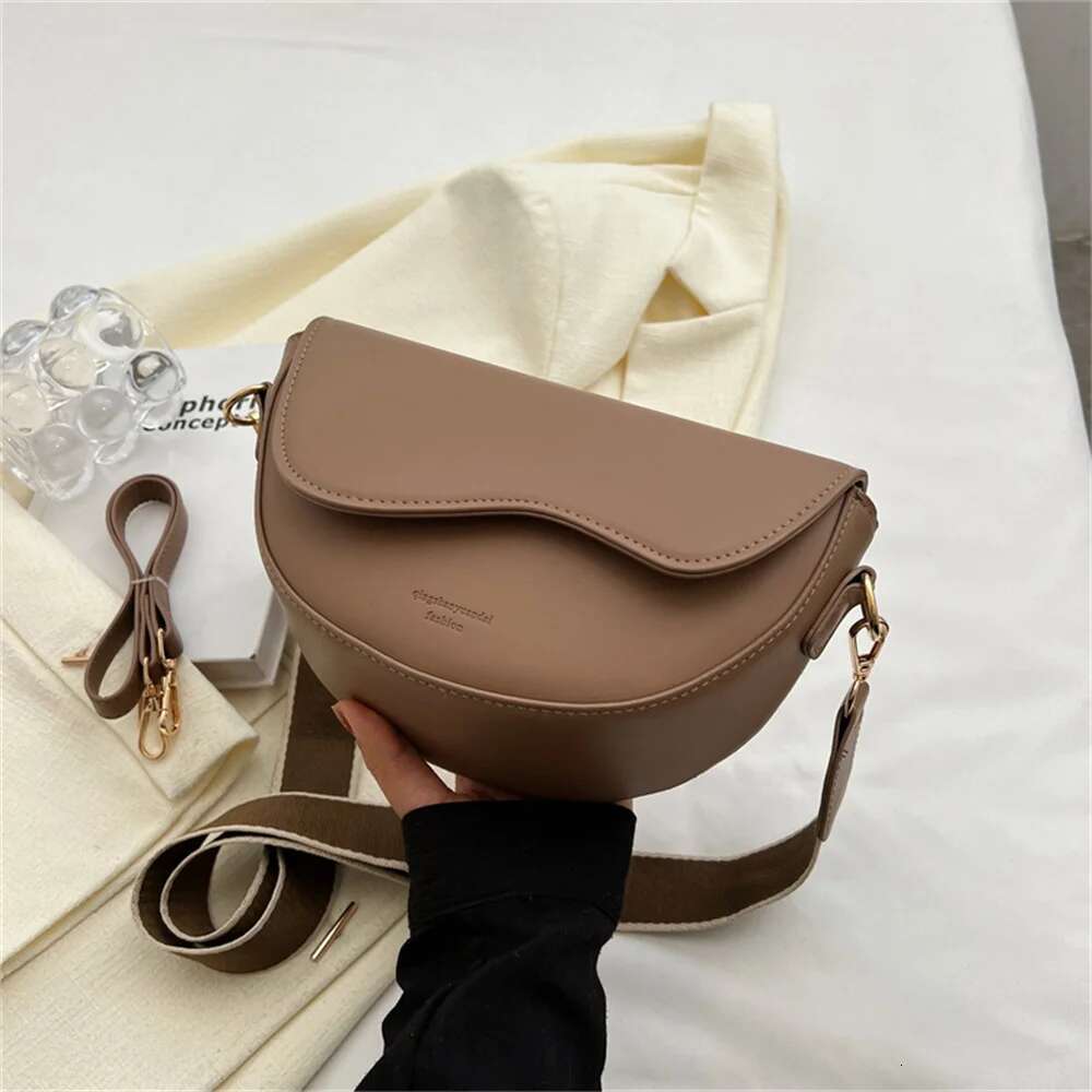 Designer Bag New Pu Leather Women's Crossbody With Stylish Red Wide Strap Fashionable Shoulder Solid Color Underarm Bags