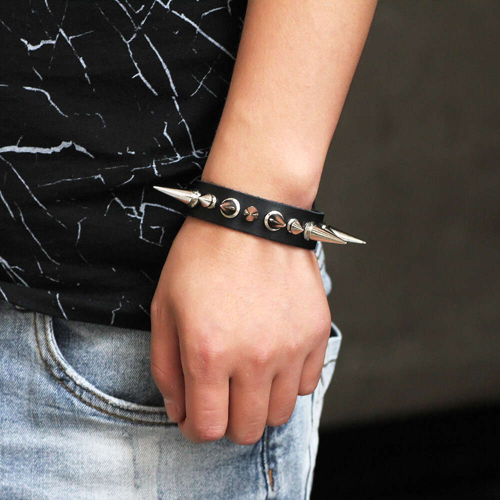 Personalized Fashion Trendy Rivet Men's High End Sensation Pointed Nail Bracelet