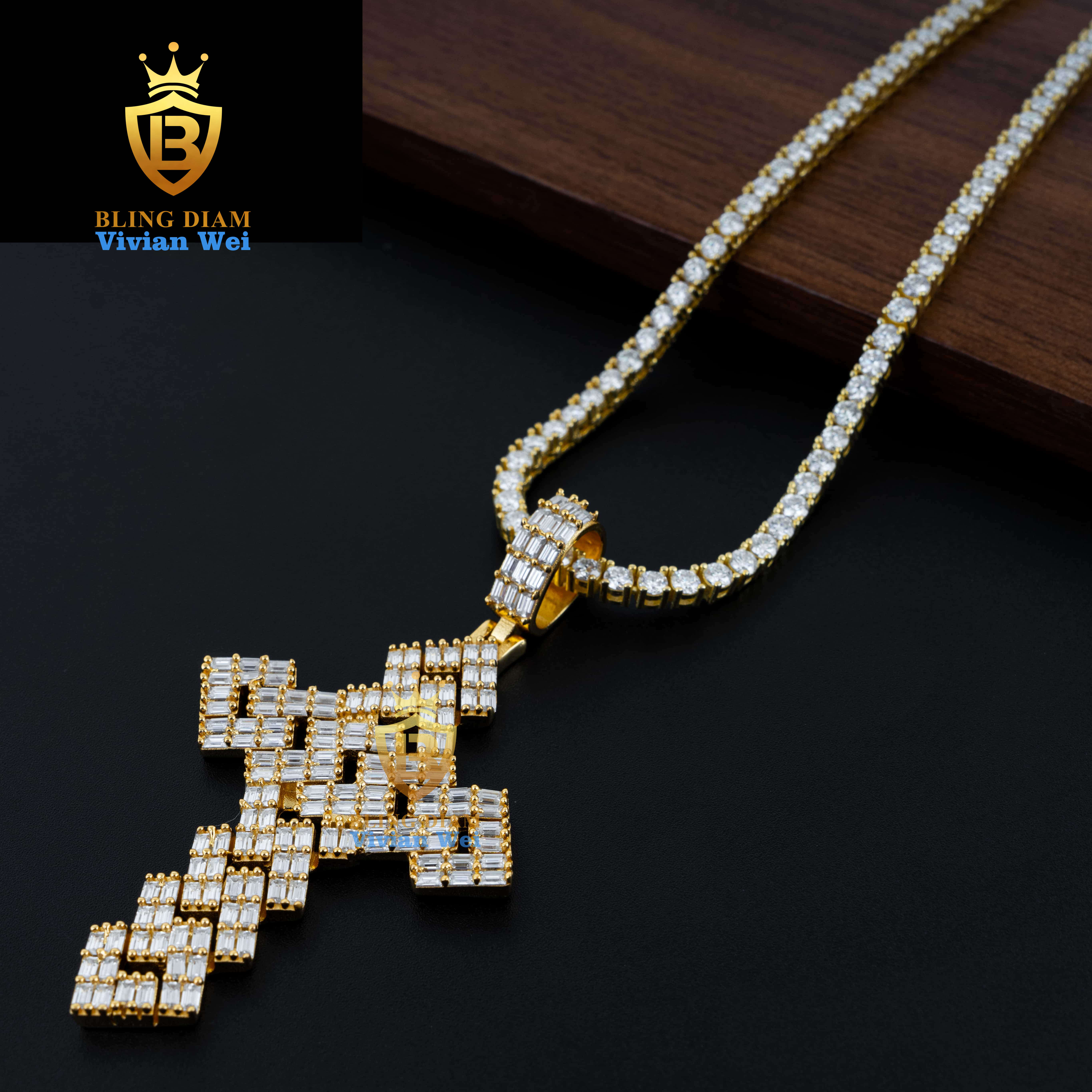 Luxury Fine Jewelry VVS Moissanite Custom Iced Out Cross Pendant