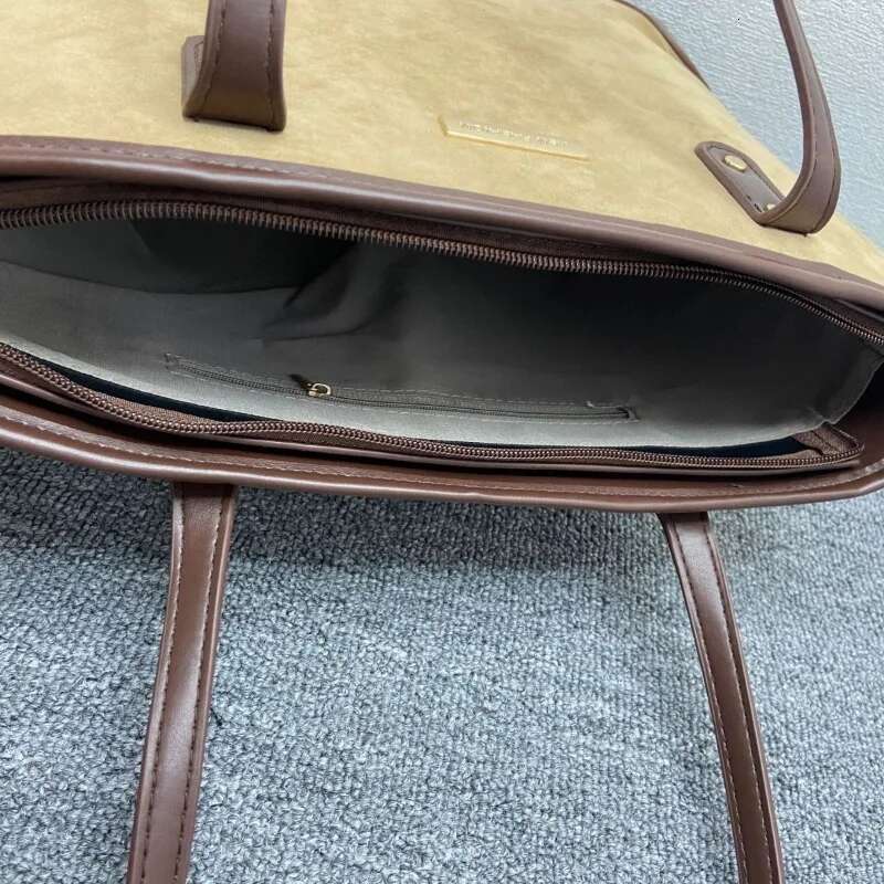 New High-end Multifunctional Handbag For Autumn And Winter With Large Capacity Suitable For Students To Attend Classes And Commute. One Shoulder Handb