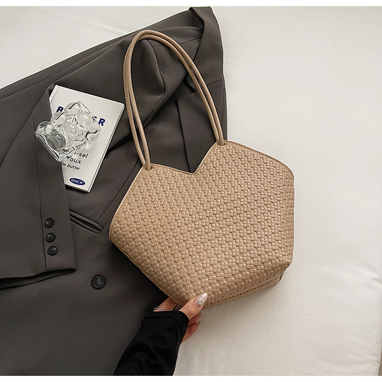 Versatile Chic Canvas Weave Women's Traveling Shoulder Bag with Spacious Storage