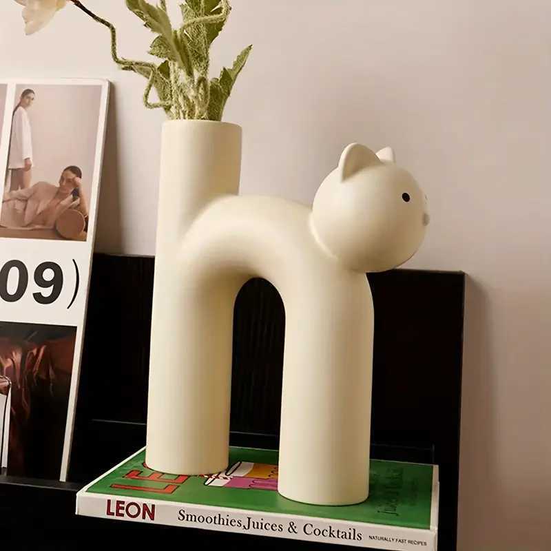 Luxury Cat Vase - Beige Resin Tube-Shaped Home Decor for Bedroom/Bar Minimst Tabletop Sculpture No Flowers Included C251124