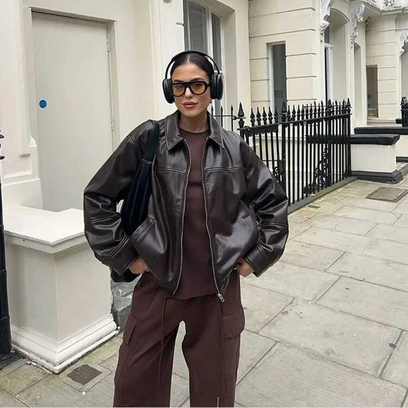 Vintage Zipper Black Collar Womens Leather Jacket Fashion Quilted Long Sleeve Pocket Coat Female New Commute Office Streetwear J251124