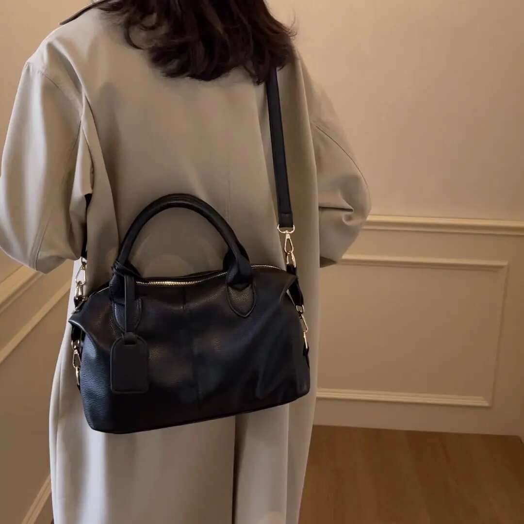 Retro Soft Leather Fashionable Shoulder Bag New Solid Color Large Capacity Texture Casual Crossbody Bag Large Capacity Temperament Versatile Travel Ha