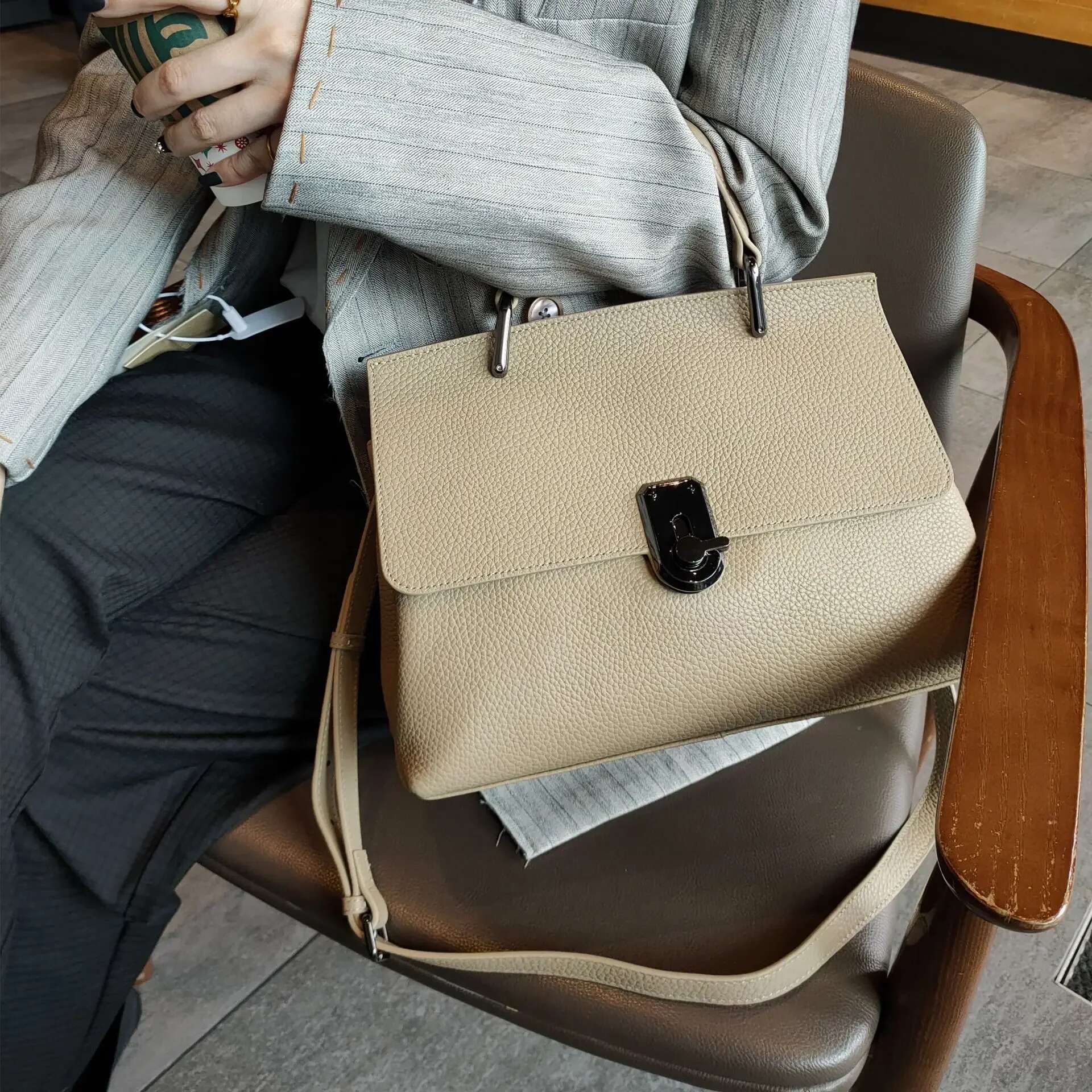 Designer Bag High-End Feel Trendy Vintage Versatile Cow Leather Handbag New Single Shoulder Slant Cross Messenger Bag Motorcycle Equipme