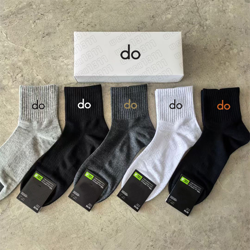 Yoga socks mens and womens mid-tube running fitness socks Sports socks Breathable color striped socks non-slip Designer sock