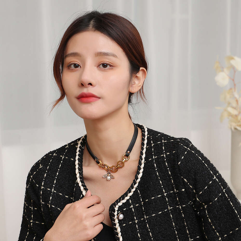 Fashion Little Bee PU Soft Leather Light Insect Collar Choker Chain Neck Ring