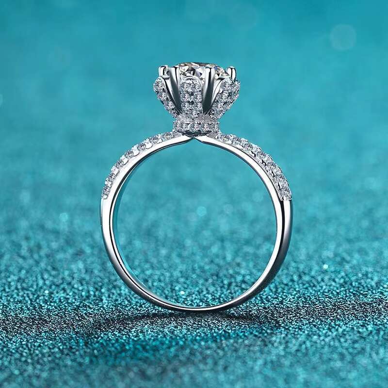 PYQ Luxury 925 Sterling Silver Womens Bridal Wedding Ring 1ct Moissanite Elegant Wedding Band