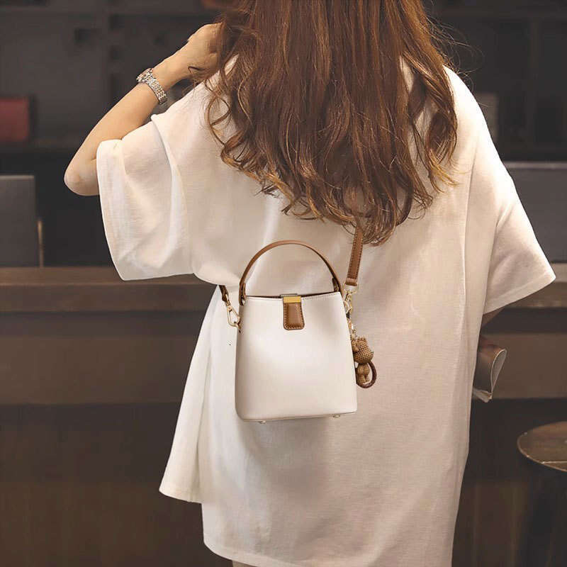 New Handheld Shoulder For Spring And Summer Leisure Versatile Fashion Light Luxury High End Women S Bucket Bag