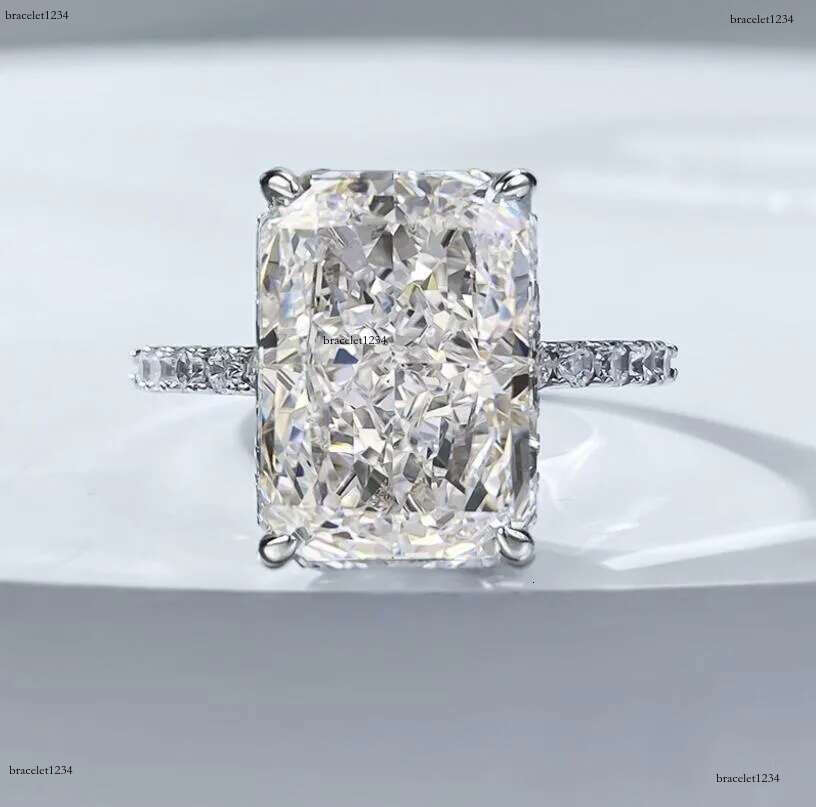 2024 Choucong Wedding Rings Elegant Jewelry Sparkg Pure 100% Sterg Sier Natural Moissanite Dia Gemstones Party Women Engagement Ring Gift