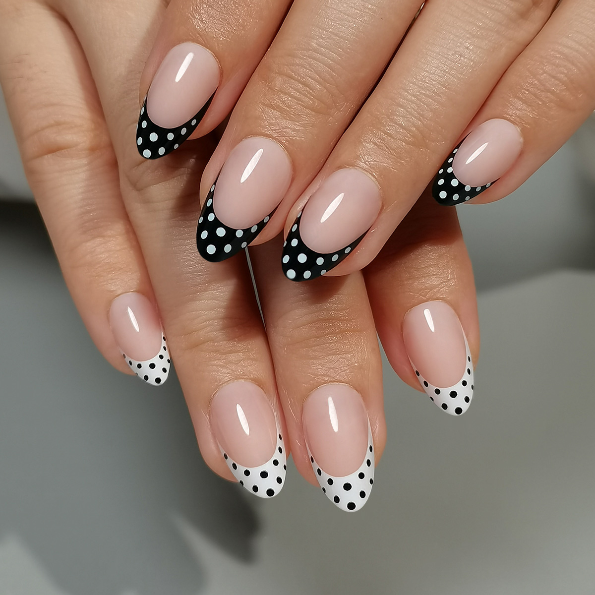 32 pieces press-on nails, gel acrylic almond shape, black and white French polka dot combination, suitable for girls and ladies gifts, Valentine'