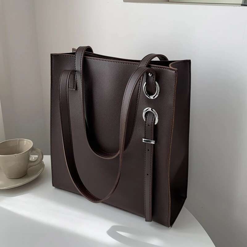 Large Capacity Handbag 2025 New Women's Retro Minimalist Personalized Designer Single Shoulder Fashionable Multifunctional Commuting Handbag