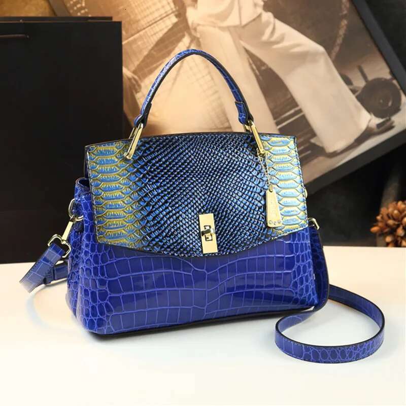 Genuine Leather Women's 2023 New Fashion Ladies Small Crossbody All-Match Elegant Mom Handbag Snake Pattern Shoulder Bag