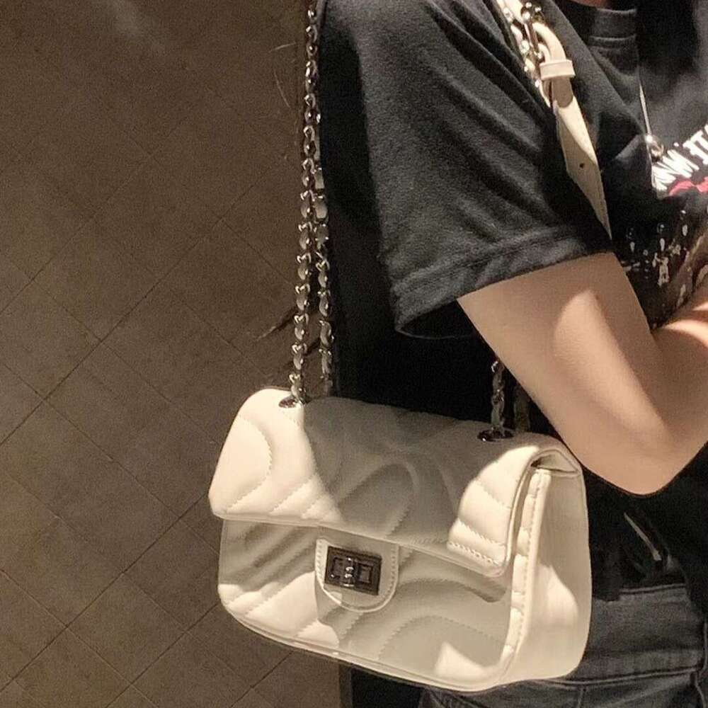Mini Bag Women's Designer Handbag Fashionable Line Patterns Chain Shoulder Strap Convenient to Carry Suitable for Daily Travel