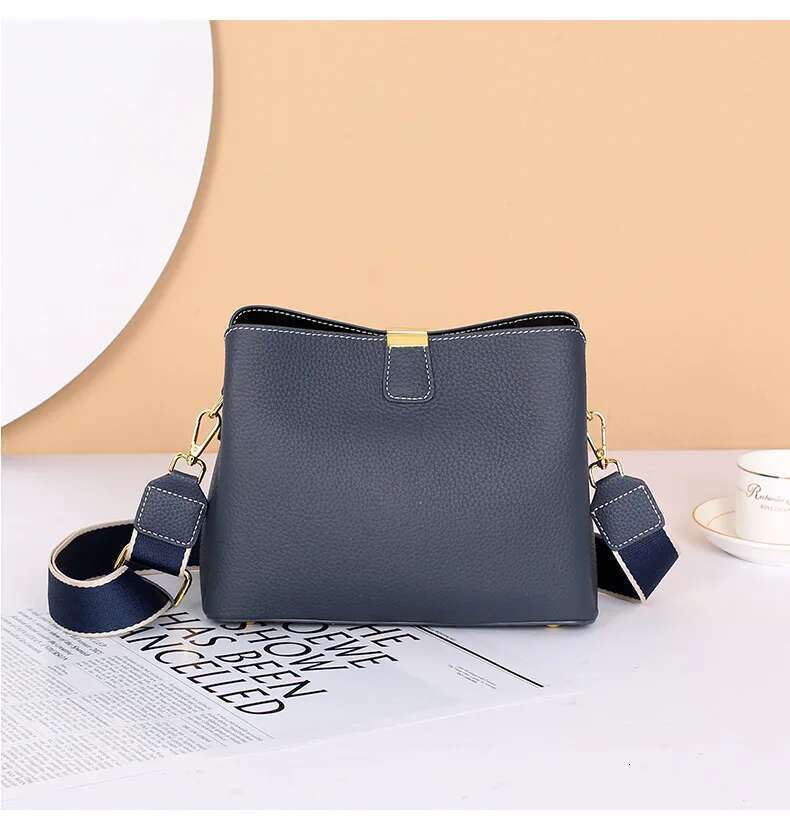 Designer Bag 2025 Women's Genuine Leather Handbag Bucket Style Casual Lady Fashion Shoulder Crossbody Messenger Bag For Girls 2025 Hot Sale Luxur