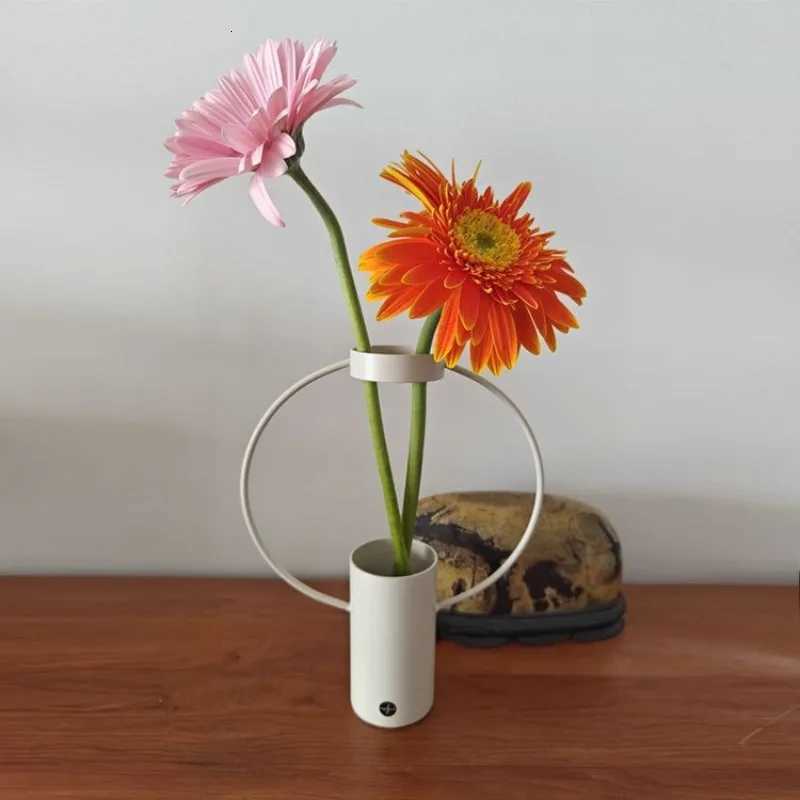 Metal Nordic Luxury Vases White Round Moon Living Room Vases Creative Personal Simple Multifunctional Desktop Home Decoration C251124