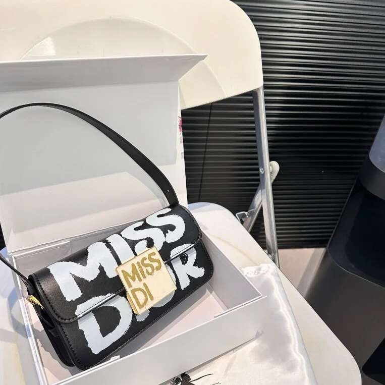 Single Shoulder The Armpit Spray Paint Patent Leather Explosive Fashion Bags Handbag 2025