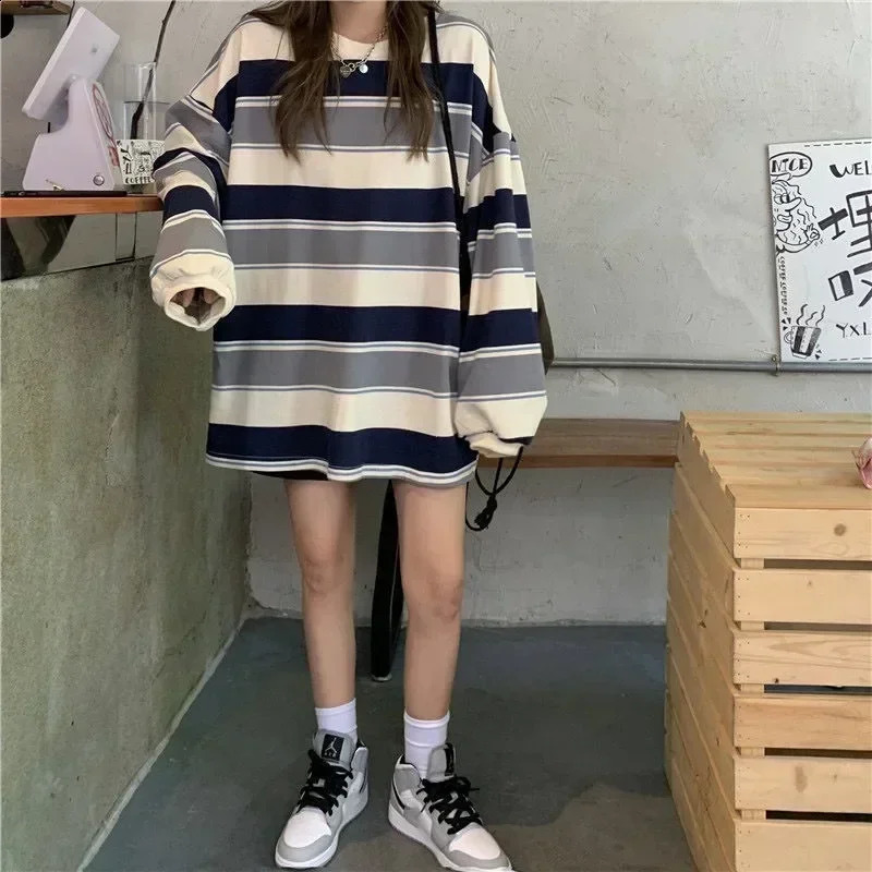 Womens autumn T-shirt striped top sports shirt Korean fashion long sleeved T-shirt splicing loose couple super large hooded shirt 250422