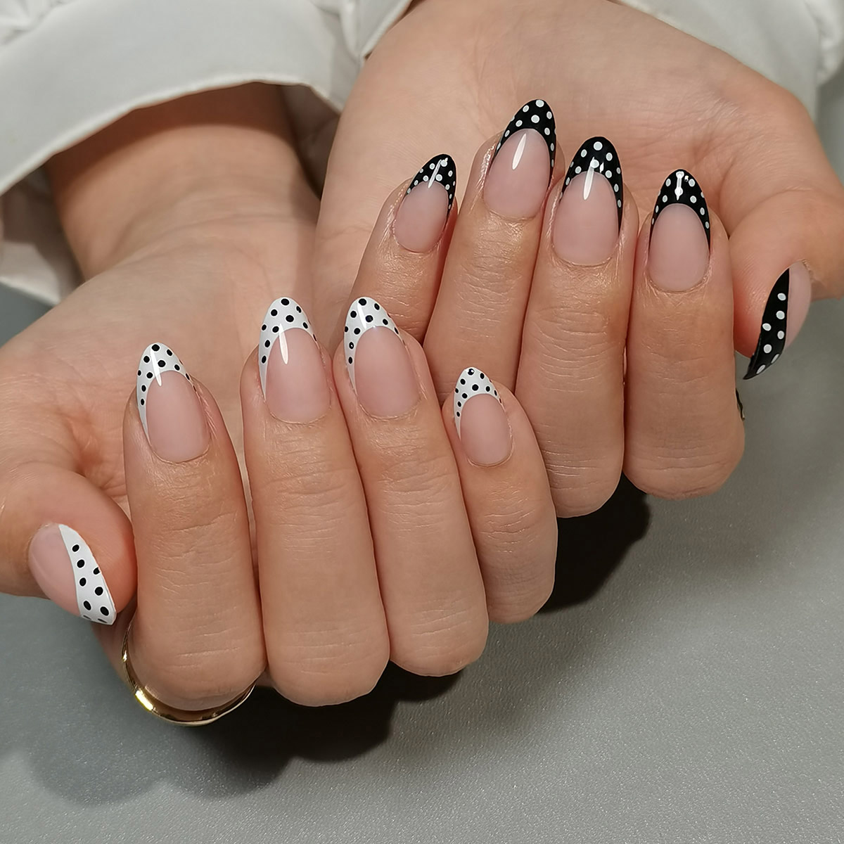 32 pieces press-on nails, gel acrylic almond shape, black and white French polka dot combination, suitable for girls and ladies gifts, Valentine'
