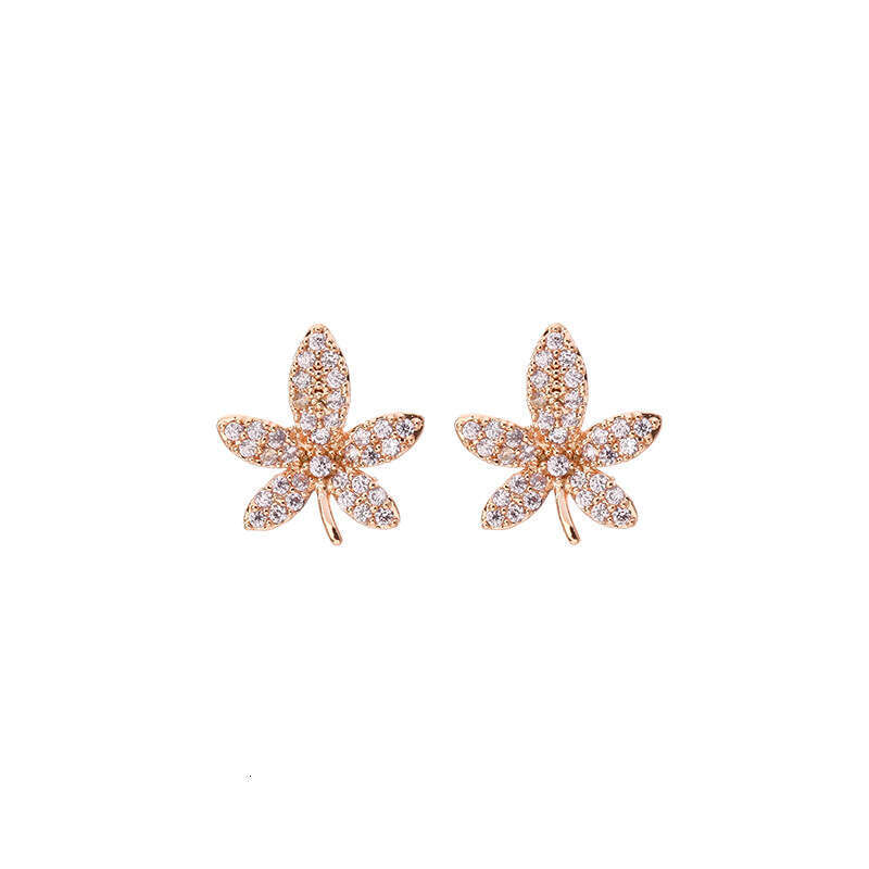 Maple leaf earrings with Korean temperament and design sense, clips without ear holes, 2025 new trendy internet famous earrings, women's sier nee