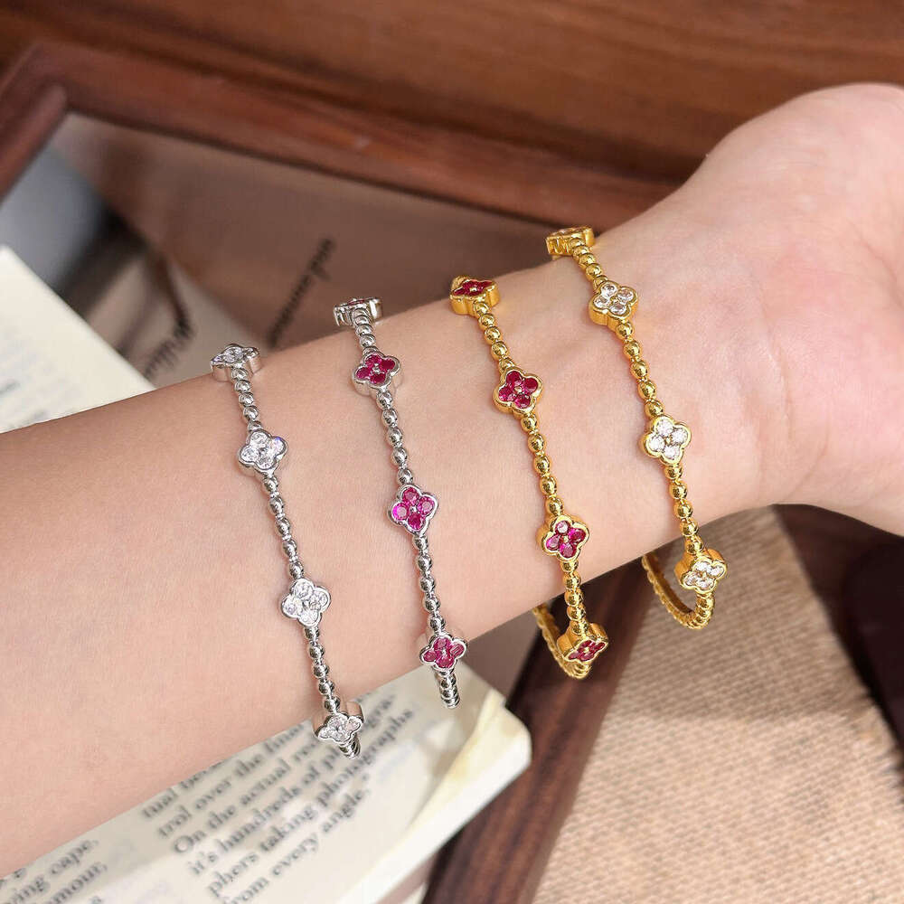 Full-Circle Beaded Four-Leaf Clover Bracelet Designer Luxury Bangles Summer Slim Fit Exquisite Elegance Holiday Birthday Gift