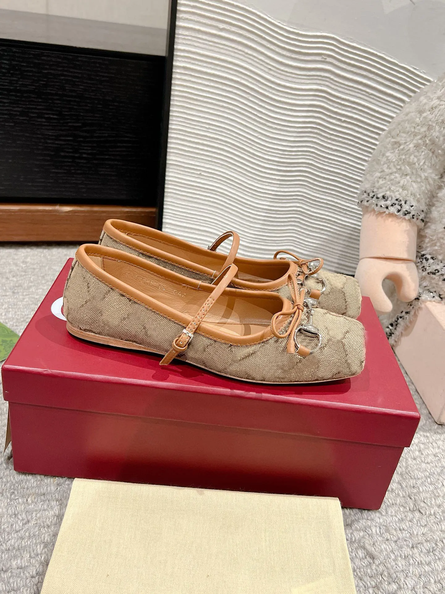 Designer Women Dress Ballet Sandal Fashion Mary Jane Shoes Luxury Party suede leather satin canvas Buckle Strap Pig Nose Square head Flat Heel shoes loafer Size 35-41