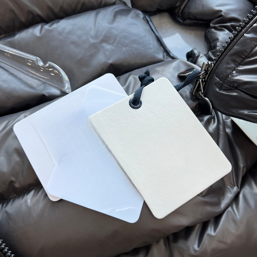 New men's down vest, lightweight, stylish and fashionable