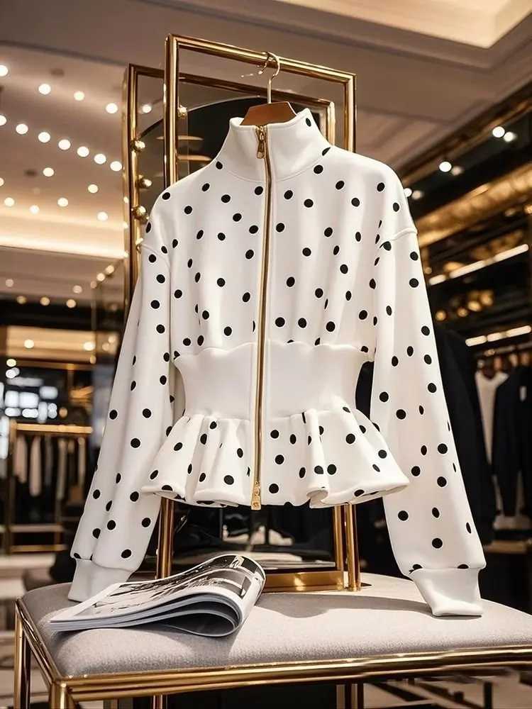 Beautiful high-end niche non collision white stand up collar waist polka dot jacket for women in spring 2025 J251124