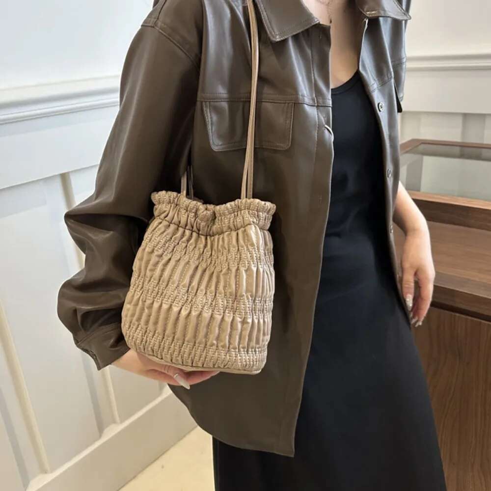 Designer Bag Trendy Solid Wrinkle Shoulder Drawstring Bucket Summer Travel Beach Daily Commuting Handbag Casual Messenger Bag