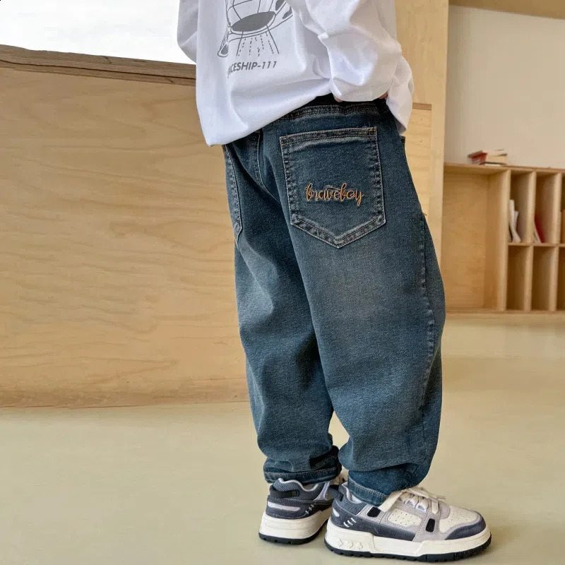 2024 Mens Jeans Childrens Light Blue Spring and Autumn Big Kids Back Waist Fashion Pants Bottom 250414z
